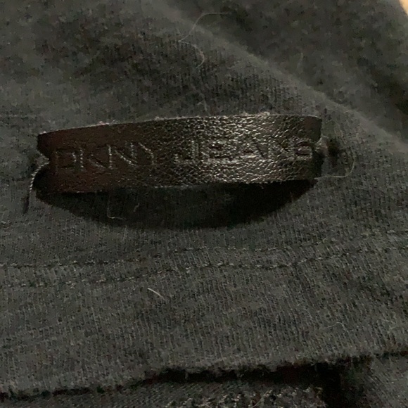 T-Shirt - Picture 2 of 3